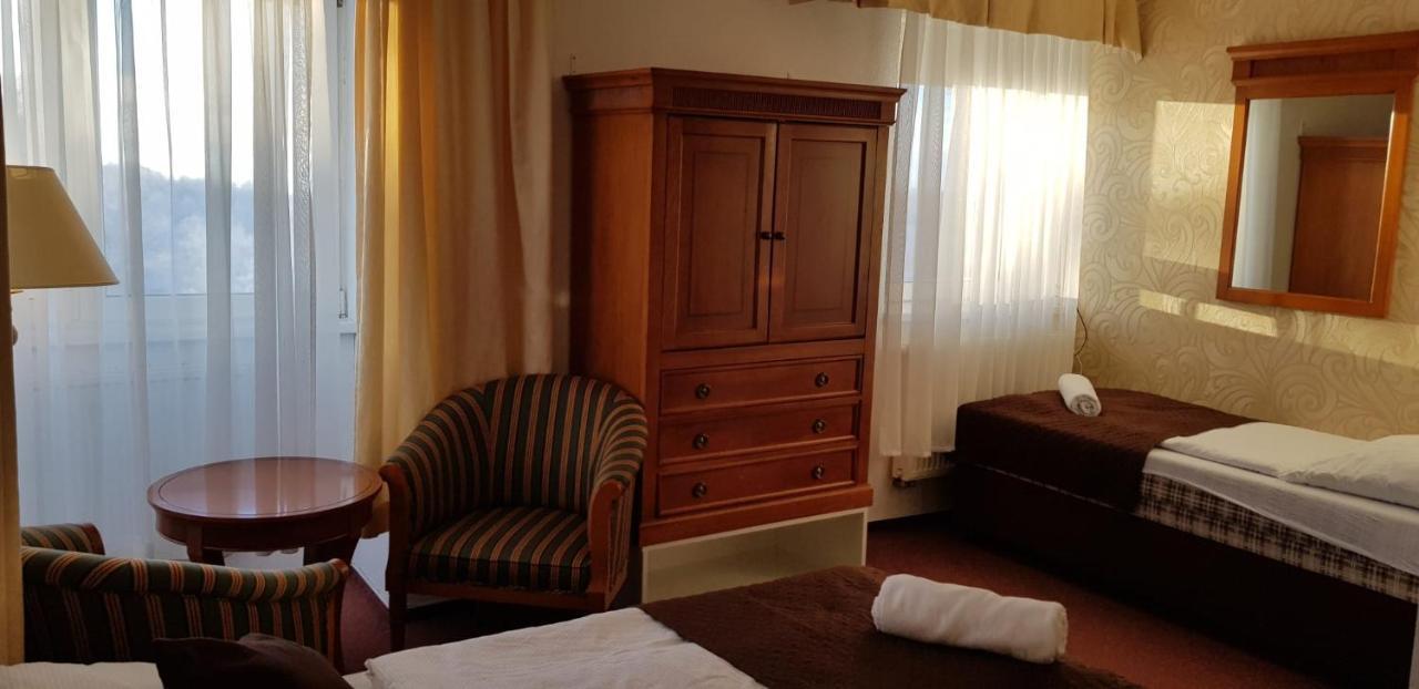 Cínovec Hotel A Restaurace Pomezi מראה חיצוני תמונה