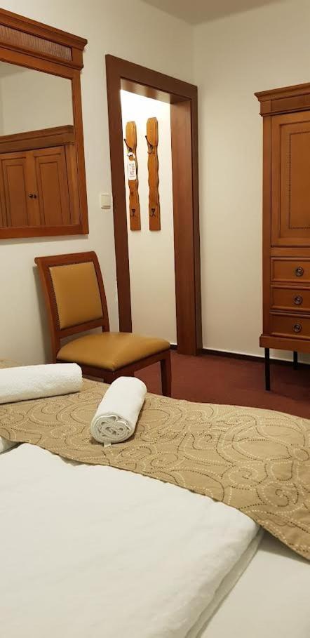 Cínovec Hotel A Restaurace Pomezi מראה חיצוני תמונה